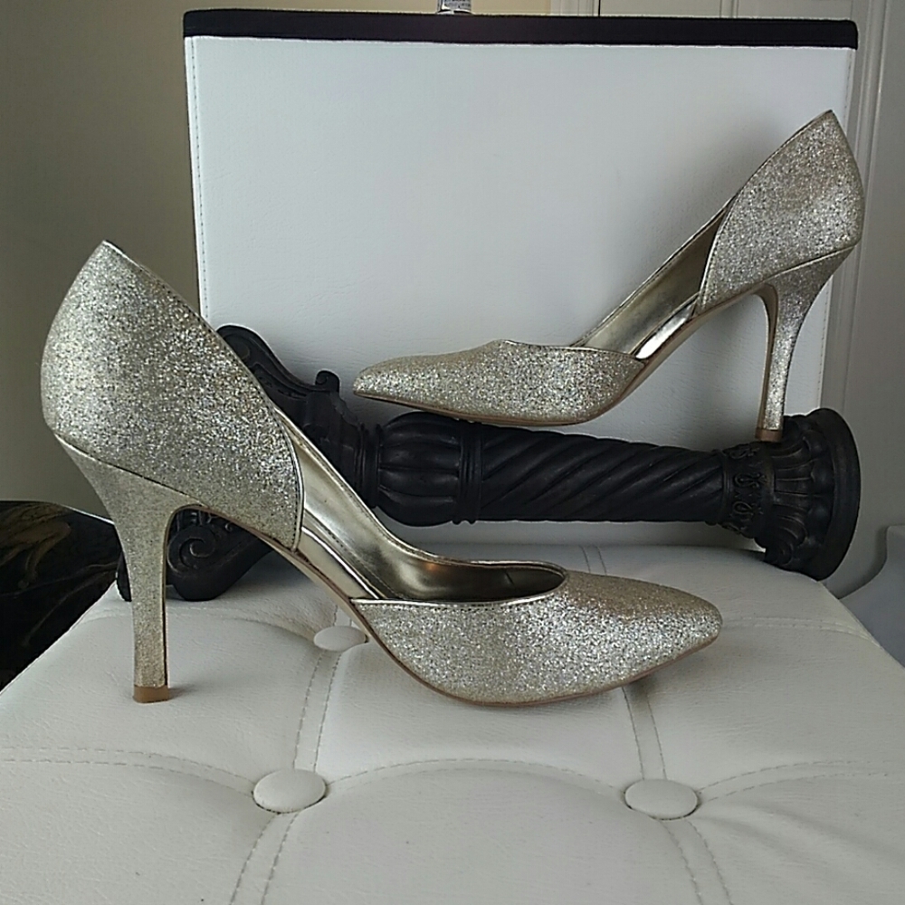 Anne Klein gold glitter pumps